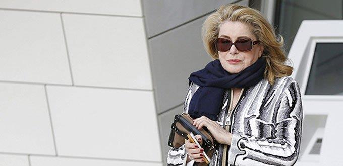 Catherine Deneuve Venderá 300 Lotes De Vestidos Yves Saint Laurent 3562