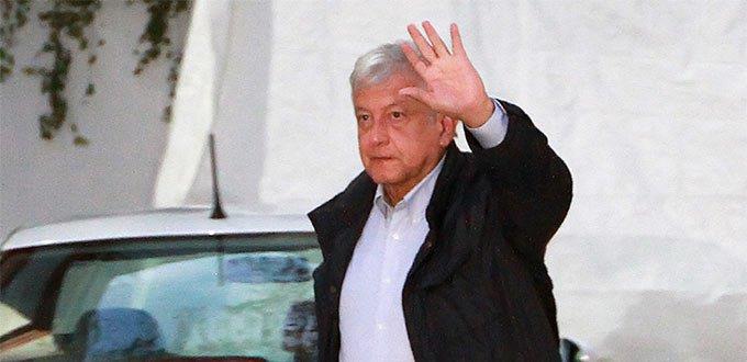 Querían los terrenos del actual aeropuerto, por eso el escándalo. No voy a ser florero: AMLO