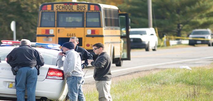 Mueren atropellados tres hermanos cuando iban a subir al transporte escolar en Indiana