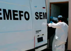 Funerarias se pelean por cliente afuera de Semefo en Puebla