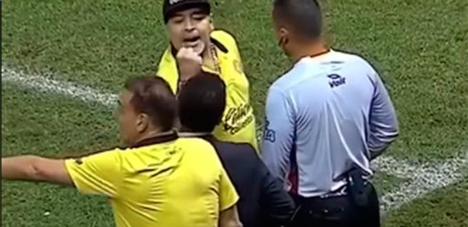 VIDEO: Así encaró Maradona a Poncho Sosa tras expulsión