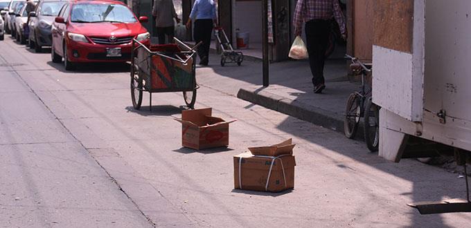 Retiran en la capital potosina hasta mil 200 objetos usados para apartar lugares de estacionamiento
