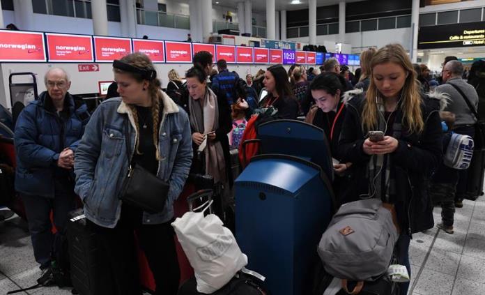 Detienen a dos sospechosos vinculados al caos en aeropuerto de Gatwick