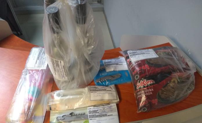 Arrestan a hombre que pretendía robar carne, alcohol, destapadores, un juguete, un afilador y un sacacorchos