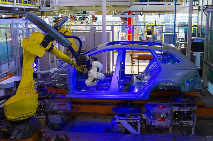 70% de los trabajadores en México, en riesgo de ser reemplazados por robots: Banxico