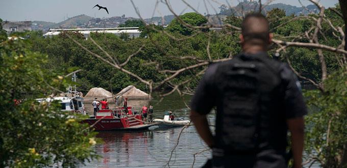 Un muerto y tres heridos al caer helicóptero de la Policía en Río de Janeiro