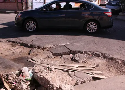 ¿Cómo pasar un bache con tu auto?