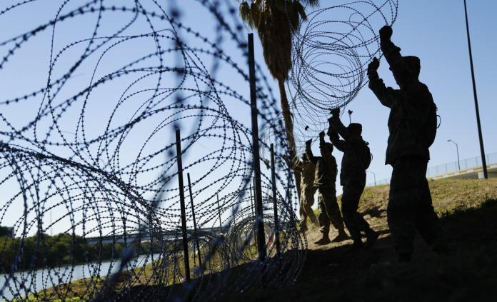 EUA envía tres mil 750 soldados a frontera para colocar alambre de púas