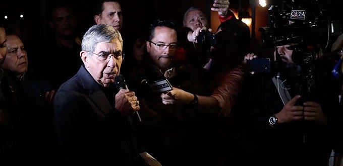 Exreina de belleza denuncia penalmente por abuso sexual al Nobel de la Paz, Óscar Arias