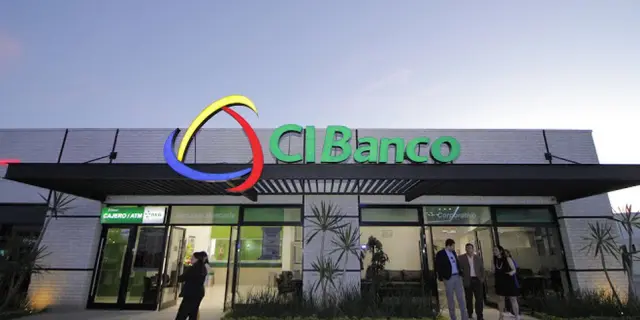 Becarios en el extranjero se quedan sin acceso a sus apoyos por falla con CI Banco