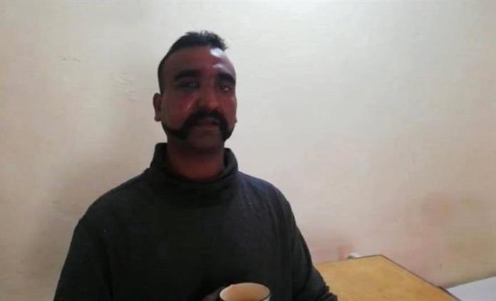 Piloto indio regresa a su país tras dos días de cautiverio en Pakistán