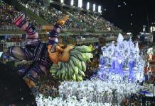 Carnavales congregan fiesta y crítica política en Brasil