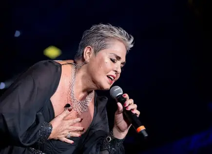 50 años de música: Lupita D´Alessio en el Zócalo