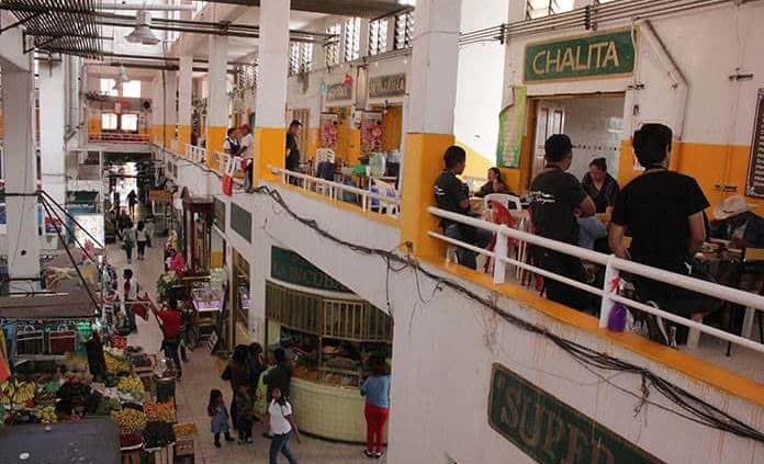 Mercado Hidalgo sufre falta de agua