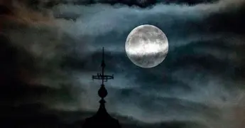 Descubre el simbolismo de la Superluna Fría 2025