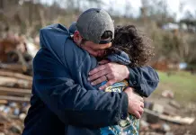 Surgen detalles sobre v&iacute;ctimas de tornados en Alabama