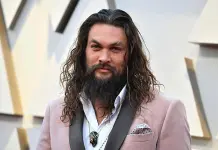 Avi&oacute;n en el que viajaba Jason Momoa casi se incendia