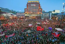 Mujeres toman las plazas en Europa para exigir respeto a sus derechos