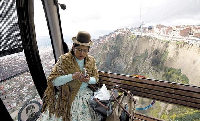 Estrenan línea del teleférico de La Paz