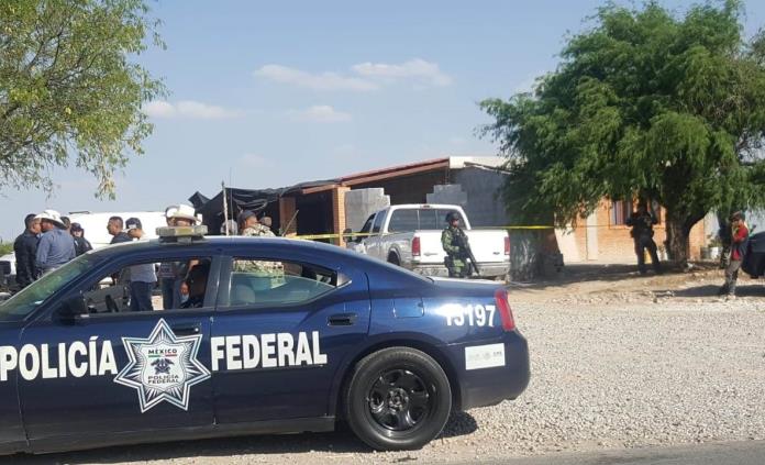Atacan a balazos a tres personas en negocio de venta de pollos; una falleció