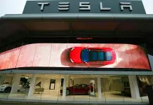Tesla revoca plan de cerrar tiendas