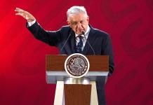 AMLO dice que no usa bots y denuncia simulaci&oacute;n en prensa