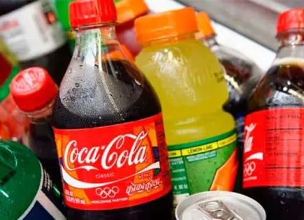Proponen eliminar publicidad de comida chatarra y alcohol en estadios