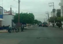 Maleantes armados atracan negocio frente a las Tres Aves Marías Maleantes armados atracan negocio frente a las Tres Aves Marías