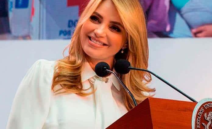 Angélica Rivera exige a Peña 35 autos de lujo y 12 años de vuelos privados por su divorcio