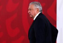 Reducir comisiones e inclusión financiera, plantea López Obrador a bancos