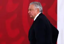 Compara L&oacute;pez Obrador el freno a revocaci&oacute;n del mandato con el desafuero de 2006