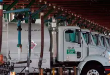 Env&iacute;o de pipas de combustible de Pemex a Tijuana