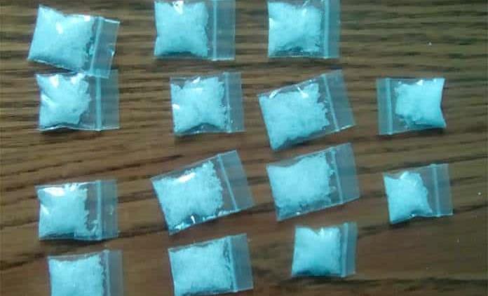 Detienen a sujeto con 14 dosis de cristal