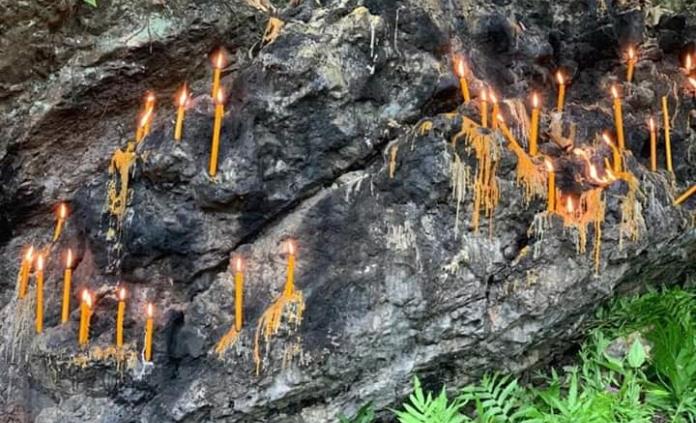 Realizan ritual en la cueva del viento y la fertilidad