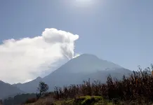 Registran d&eacute;bil emisi&oacute;n de vapor de agua y gases del volc&aacute;n Popocat&eacute;petl