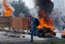 Dos palestinos muertos y más de 60 heridos en un nuevo viernes de protestas