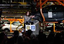Tras critica de Trump, GM anuncia 400 nuevos empleos en Detroit