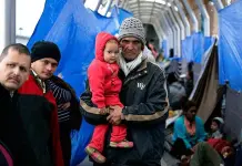 Juez analiza cambio en política de asilo de EEUU