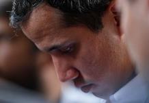 Agreden automóvil de Guaidó y acusan a colectivos oficialistas
