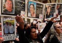 Familiares buscan a sus desaparecidos en penales de Guerrero 