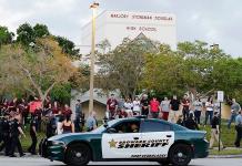 Dos sobrevivientes de tiroteo en escuela de Florida se suicidan