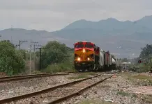 Tren golpea a joven que quer&iacute;a tomarse selfie en Aguascalientes