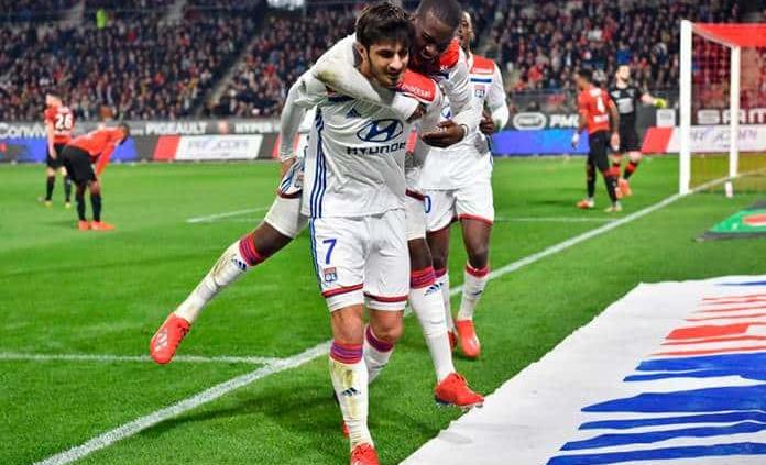 Lyon gana y se acerca al sublíder en la liga
