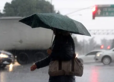 Ciclón tropical Uno-E intensifica lluvias en México