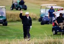 Desde engañar a Tiger Woods hasta exagerar su handicap, las artimañas de Trump en el golf