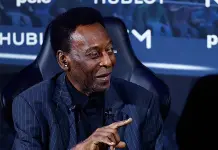 Neymar visita a Pelé en el hospital de París donde está internado