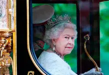 La reina Isabel visita a Meghan y Harry en su nueva casa