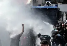 Designan a un aliado de Bouteflika como presidente interino de Argelia, entre protestas masivas