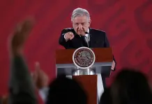 AMLO ataca al diario Reforma: legitimó el fraude del 2006 y apoyó mi desafuero