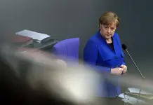 Merkel plantea un retraso del Brexit más largo del pedido por May